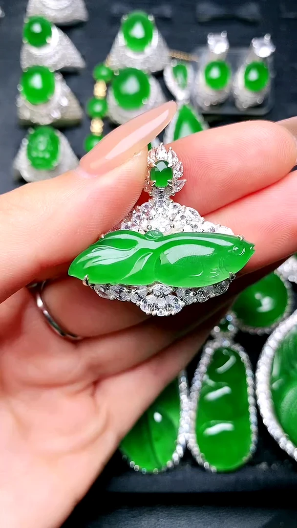 【闪购商品】翡翠吊坠(赠链)银S925镶嵌年年有余