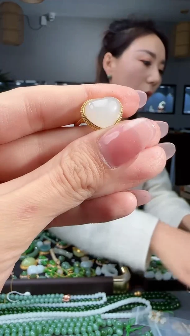 银S925镶嵌戒指和田玉1