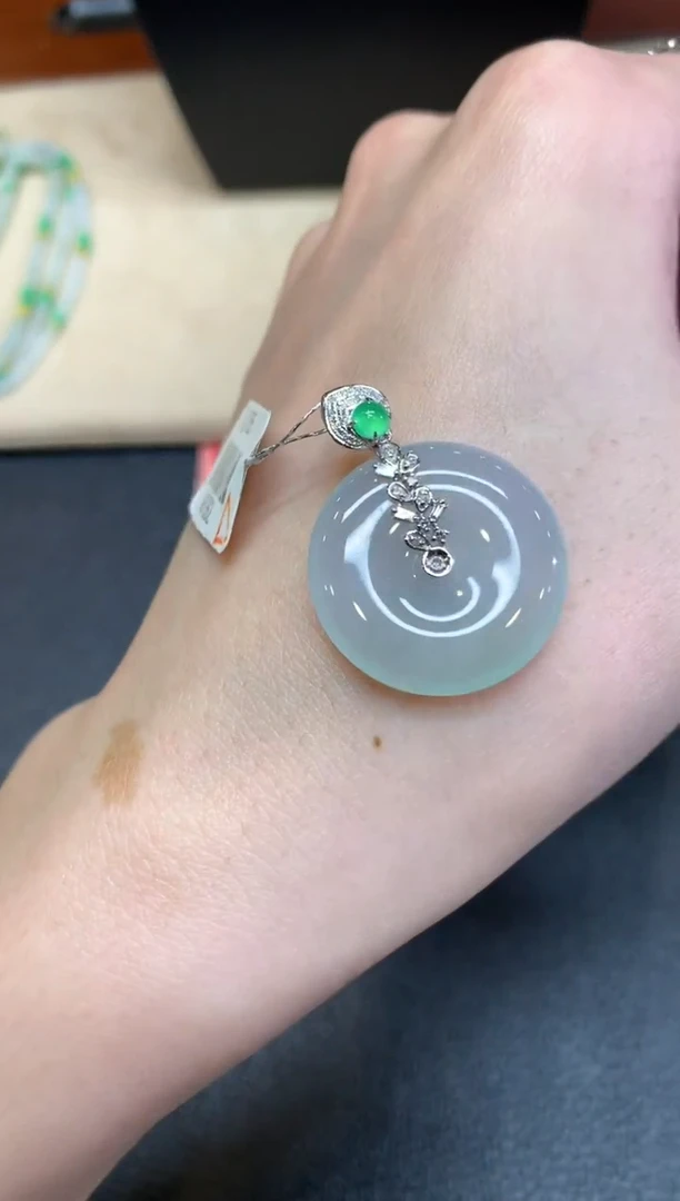 【闪购商品】翡翠颈饰18K金镶嵌【无鉴赏期】