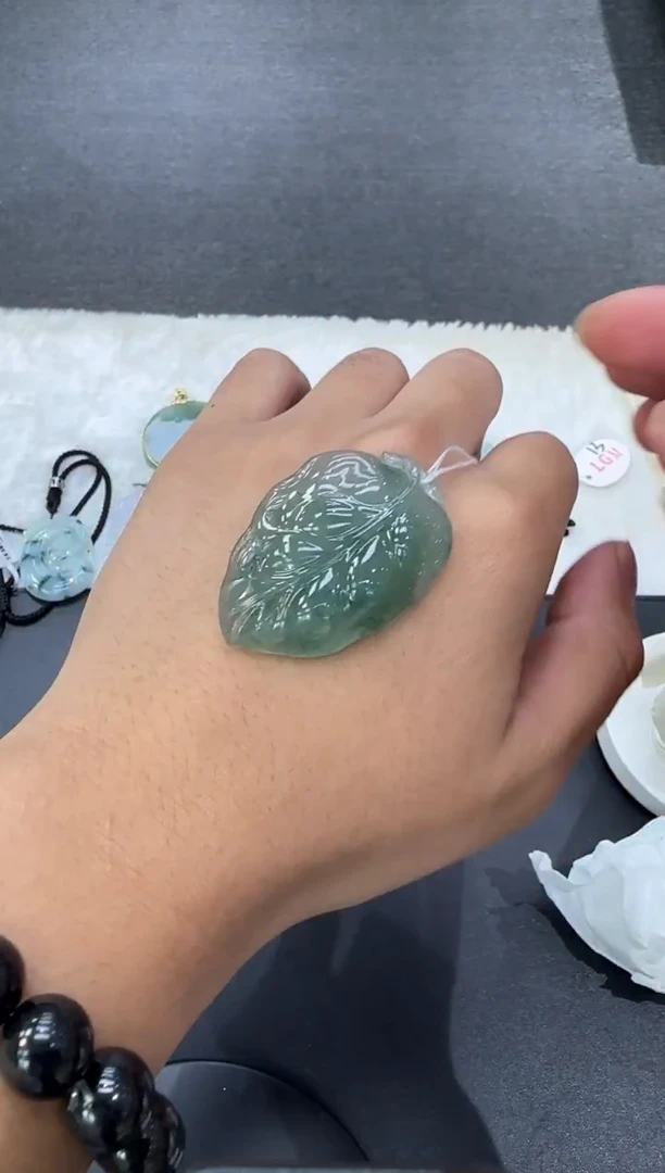 颈饰未镶嵌翡翠天然翡翠A货孤品一件
