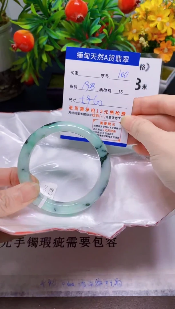 未镶嵌手镯翡翠100缅甸天然A 货翡翠，有瑕疵需包容完美主义者慎拍