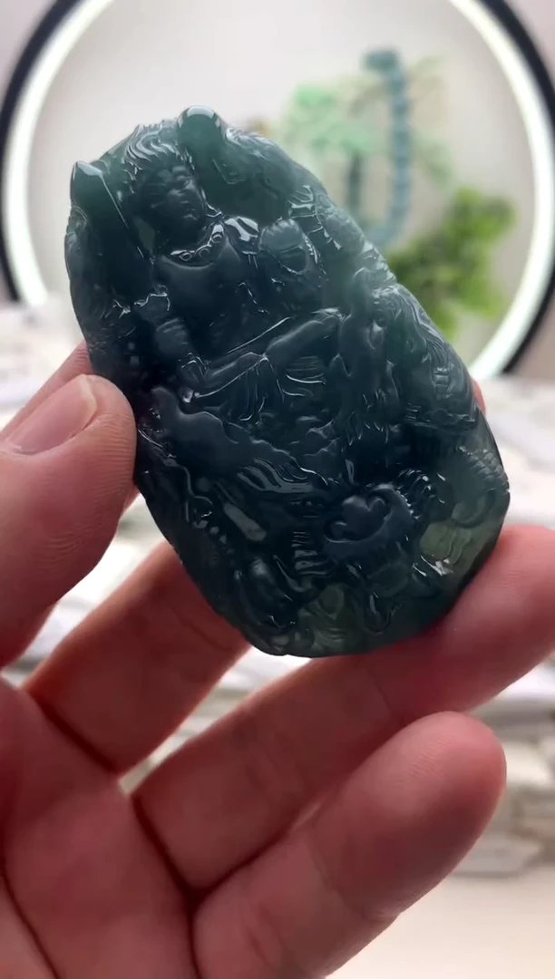 翡翠未镶嵌颈饰不动明王