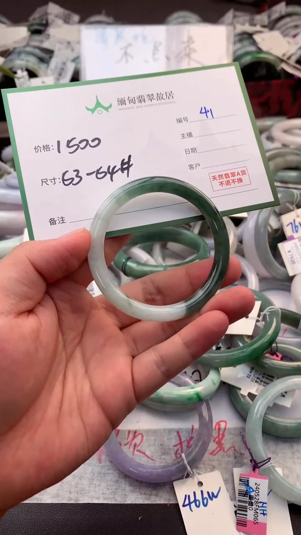 定制翡翠未镶嵌毛货需精细抛光+多人