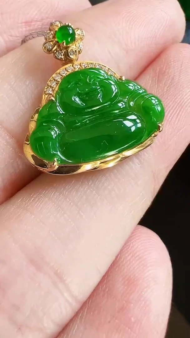 颈饰18K金镶嵌翡翠佛