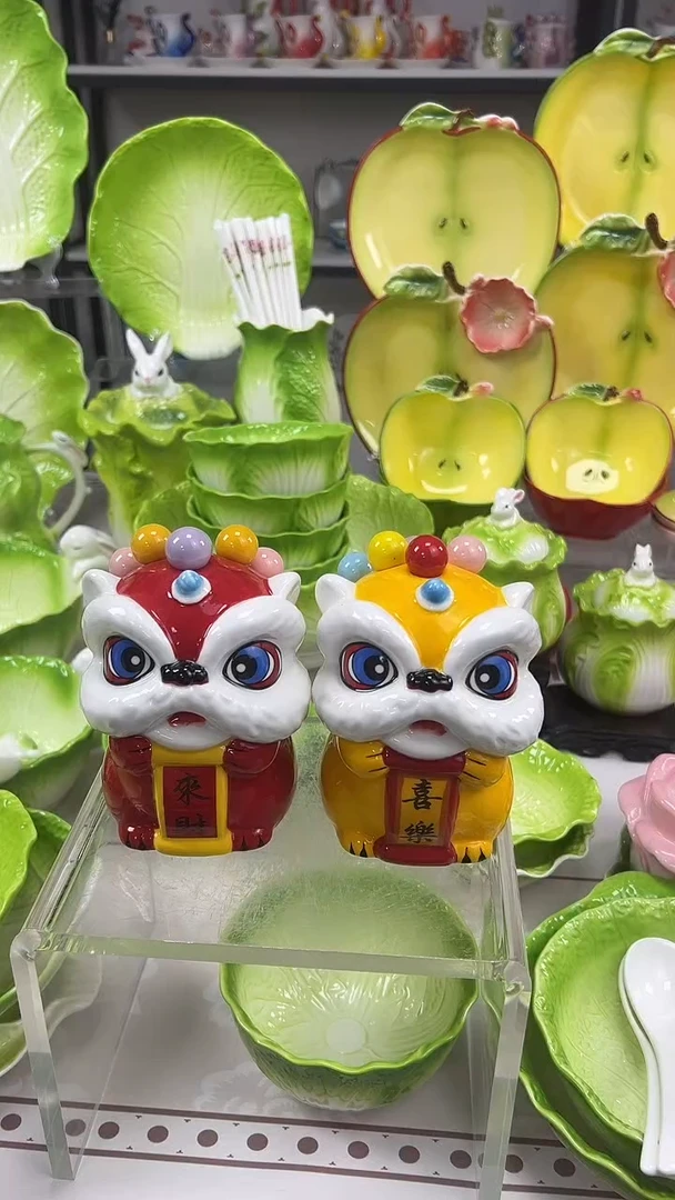 瓷醒狮果叉罐两个【1红1黄】