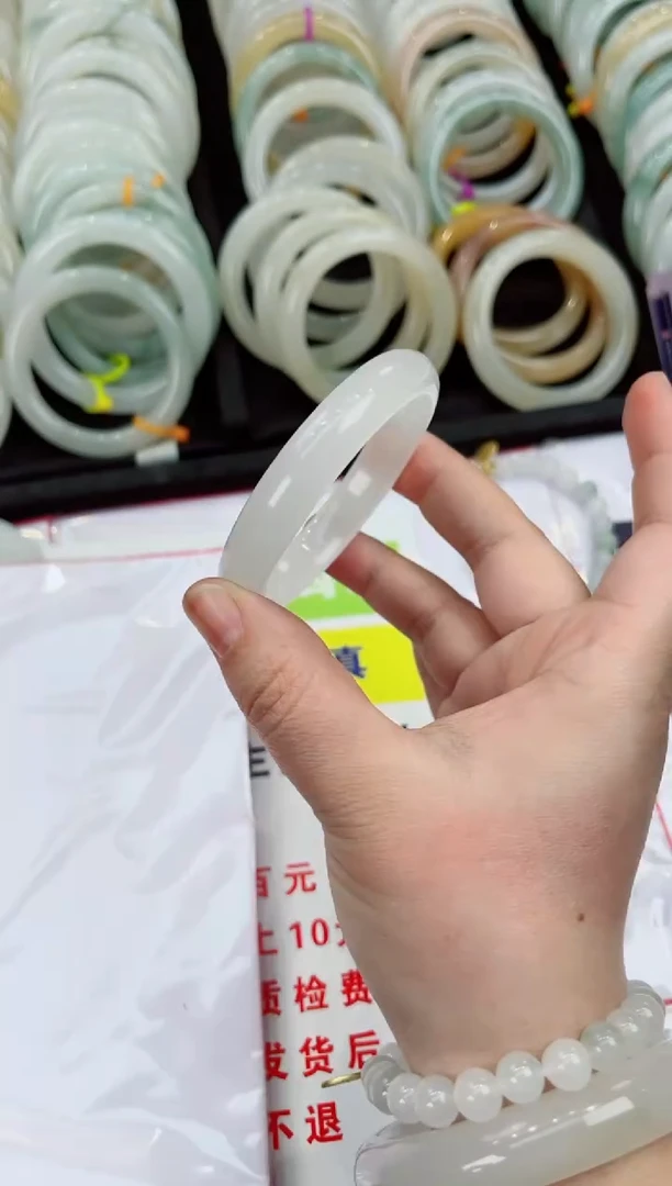 【闪购商品】石英质玉手镯未镶嵌389