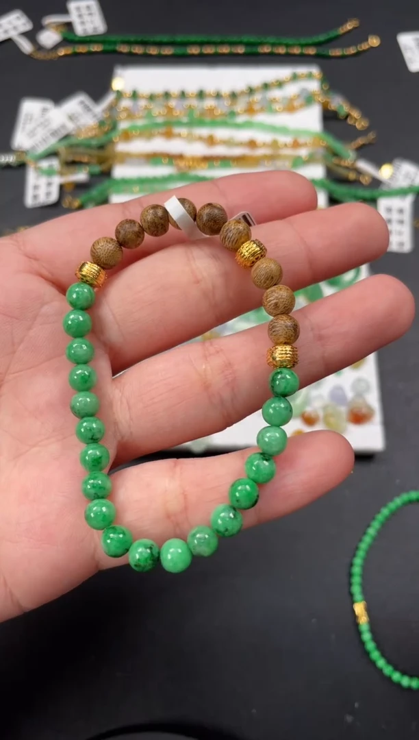 套链18K金镶嵌翡翠一个   P318