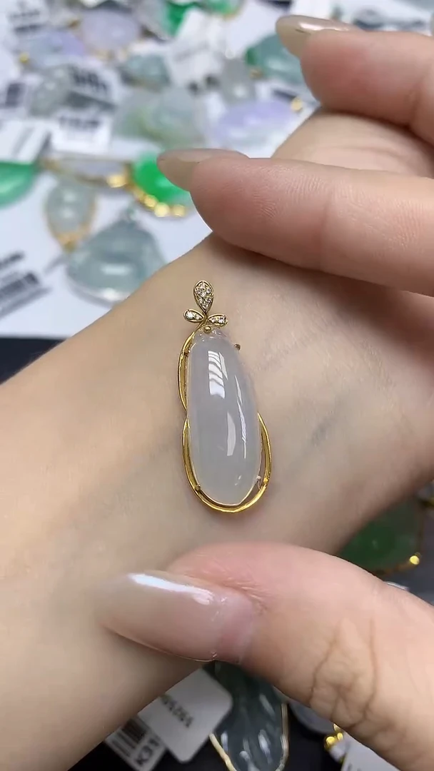 翡翠18K金镶嵌颈饰天然缅甸翡翠A货