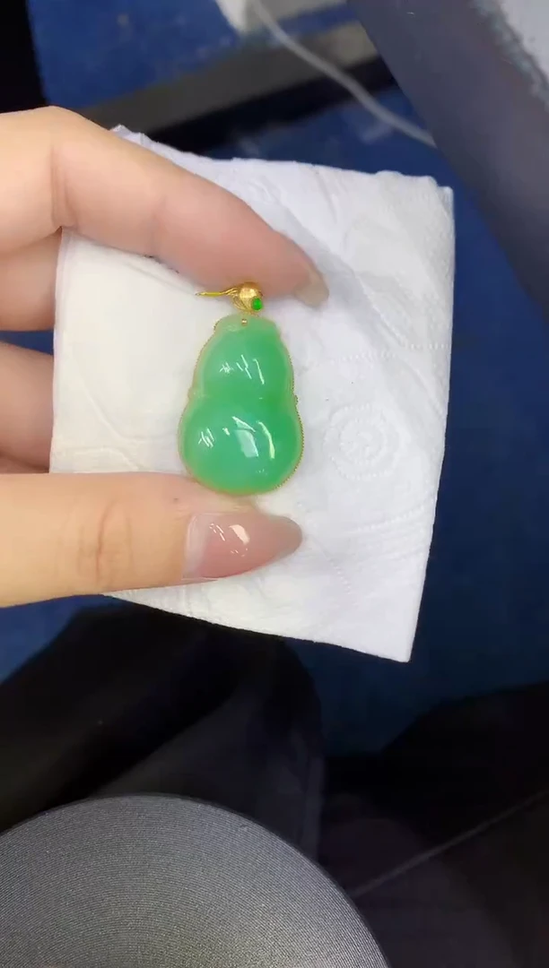 颈饰18K金镶嵌翡翠缅甸天然翡翠A货