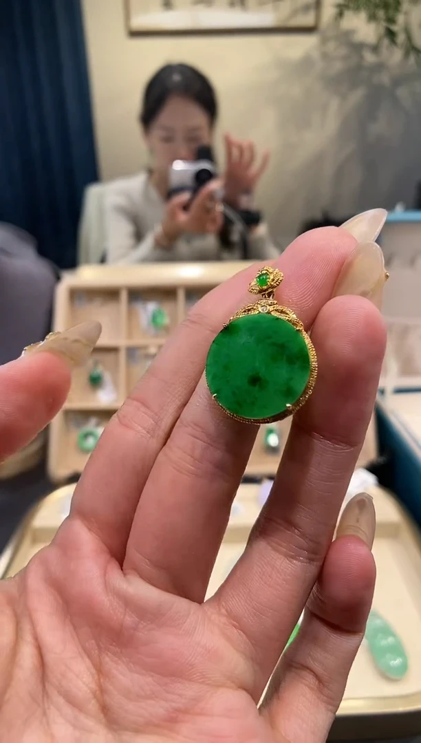 【闪购商品】翡翠吊坠(不含链)18K金镶嵌无事牌