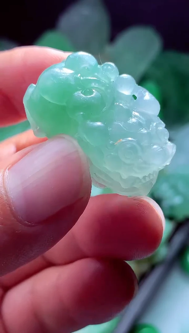 未镶嵌定制翡翠枫*?翡翠毛货定制