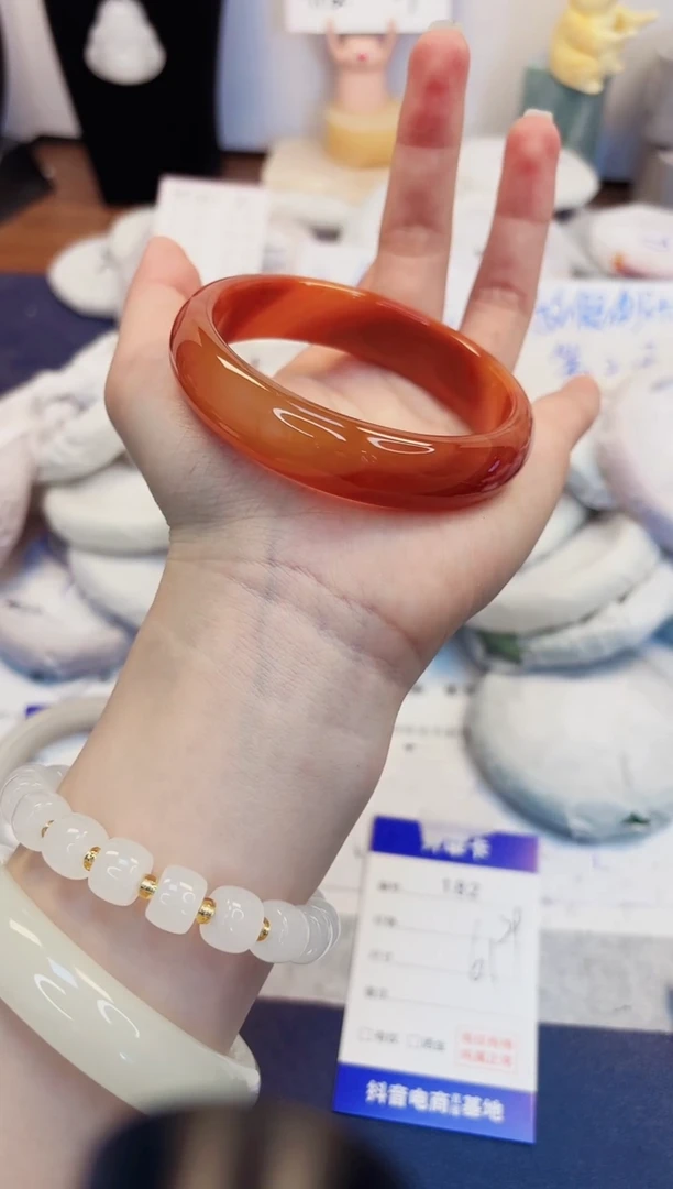 【闪购商品】石英质玉手镯未镶嵌182-玛瑙-圈口61