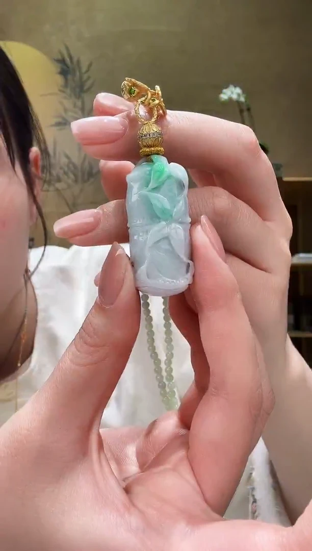 颈饰未镶嵌翡翠吊坠