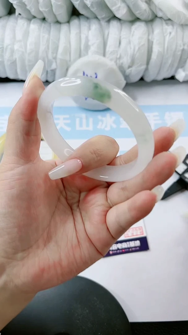 【闪购商品】石英质玉手镯未镶嵌多样性发货V100