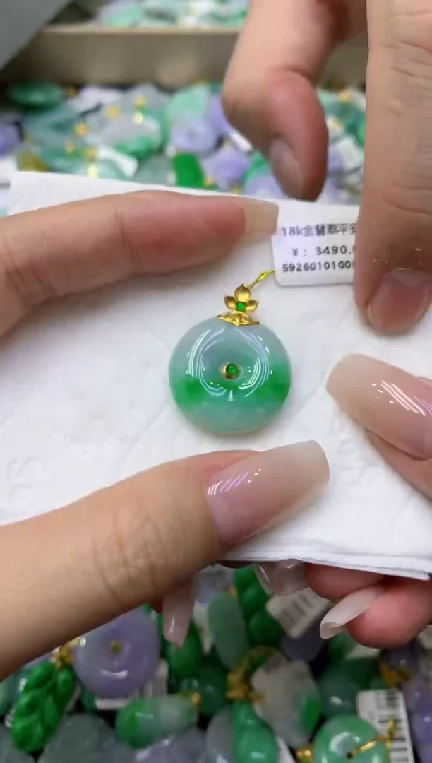 颈饰18K金镶嵌翡翠天然缅甸翡翠A货