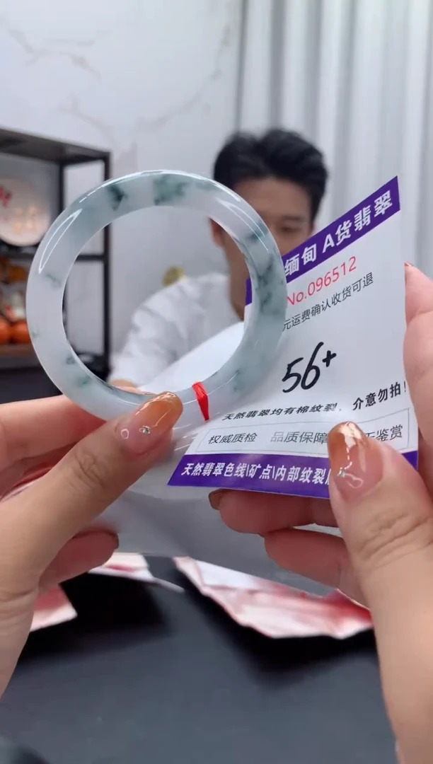 未镶嵌手镯翡翠有纹，完美者勿拍
