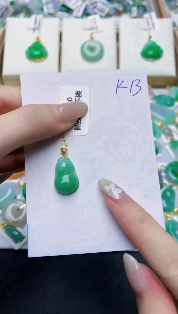 翡翠18K金镶嵌颈饰0000000000