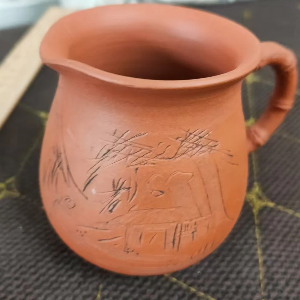 紫砂的公道，上面有刀刻的一个画片大容量纯手工精美分茶