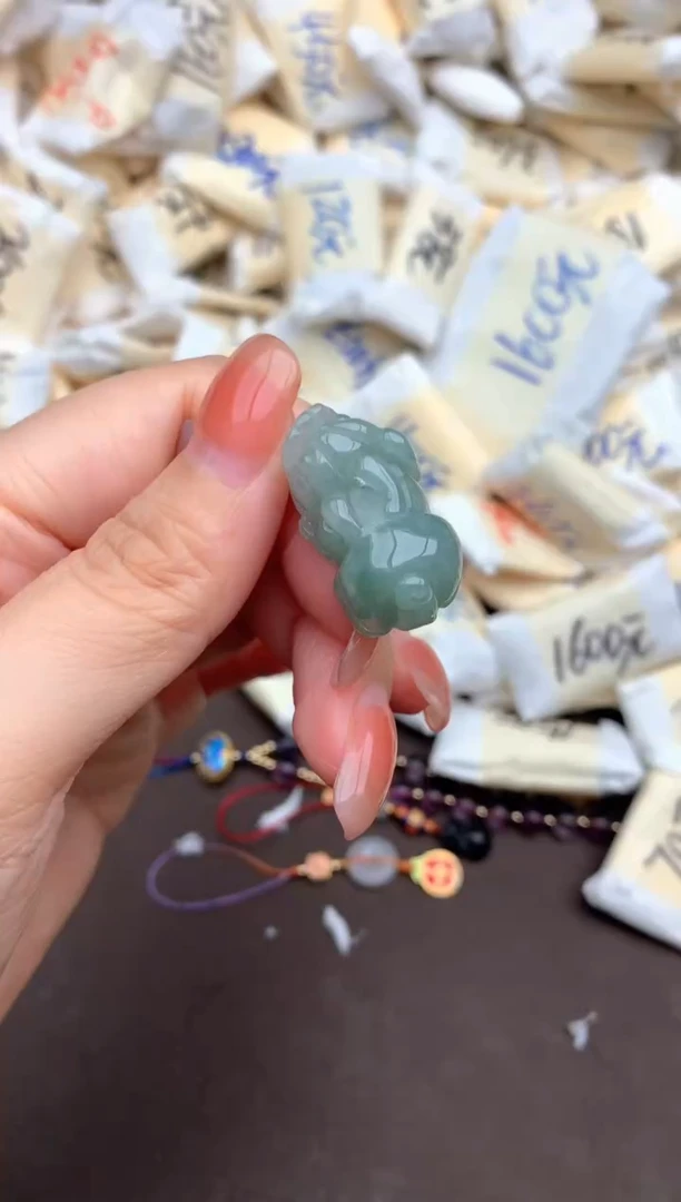 翡翠挂件未镶嵌一