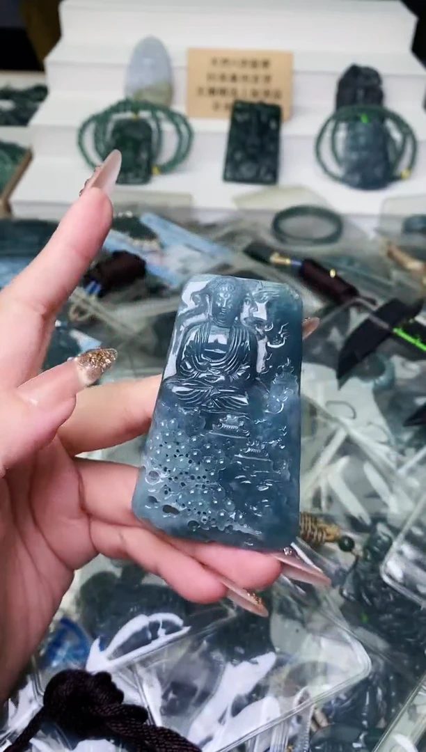 颈饰未镶嵌翡翠