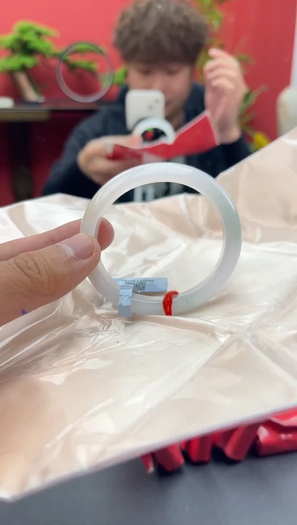 未镶嵌手镯（贵妃镯）翡翠4