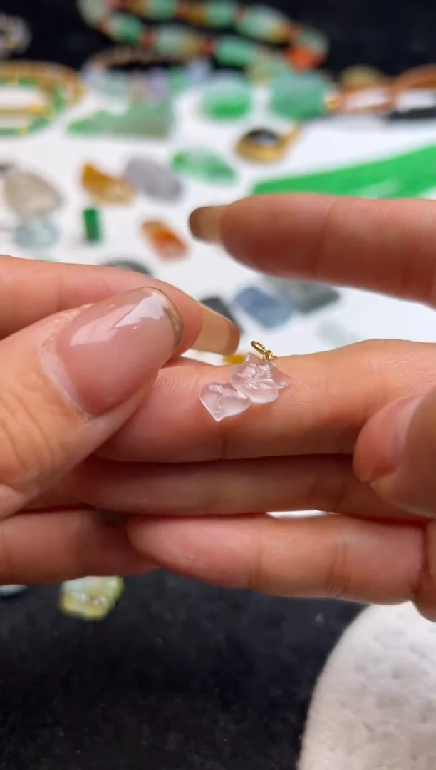 18K金镶嵌定制翡翠白冰猫300+30