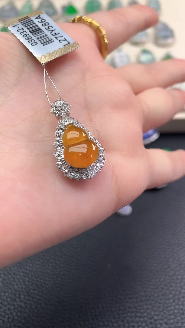 翡翠18K金镶嵌吊坠(不含链)春日珠宝C43