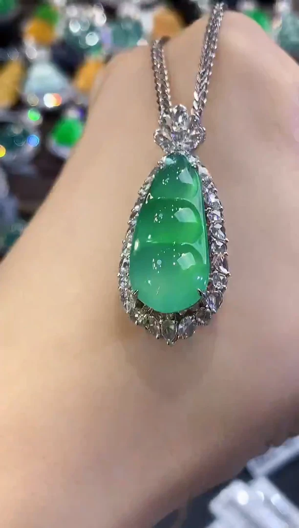 吊坠(不含链)18K金镶嵌翡翠✨C103