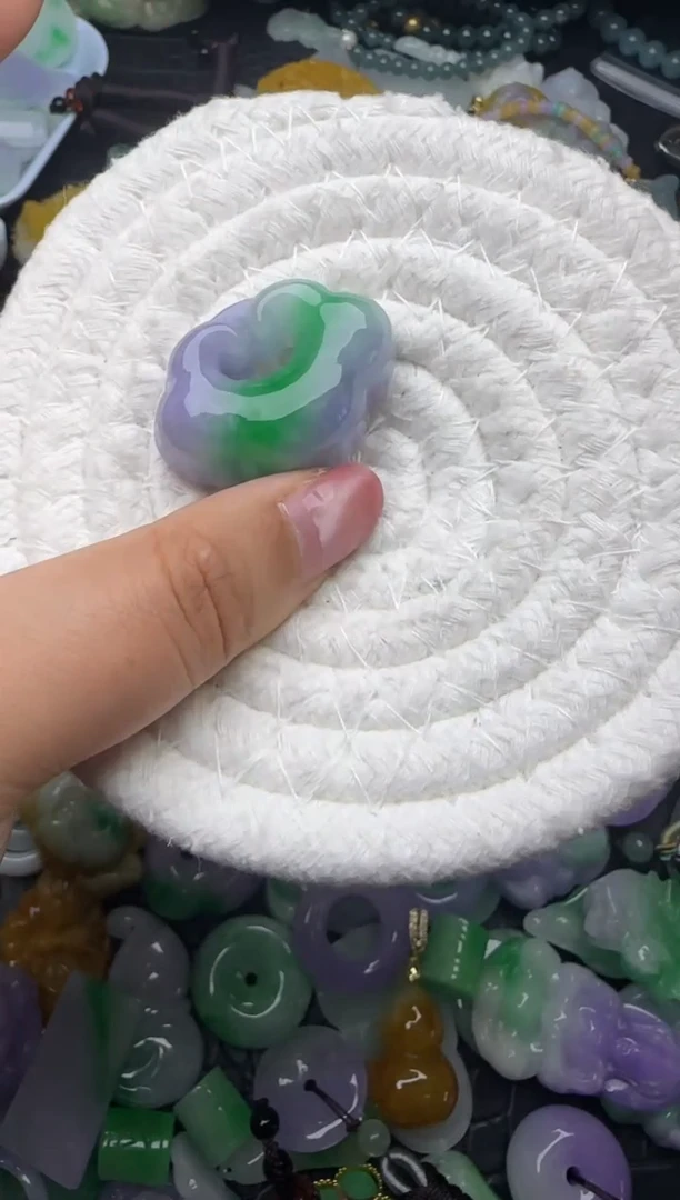 颈饰未镶嵌翡翠缅甸翡翠吊坠