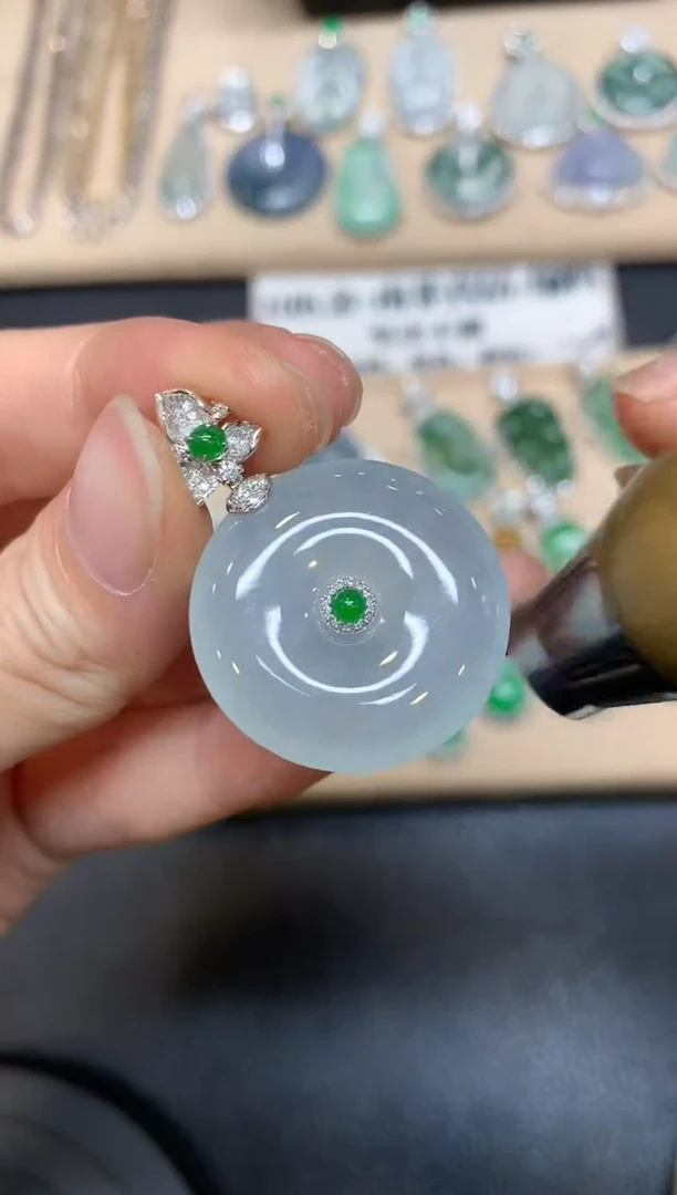 【闪购商品】翡翠颈饰18K金镶嵌【无服务费