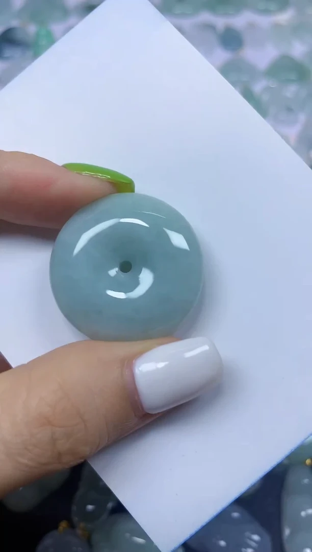 翡翠未镶嵌颈饰挂件