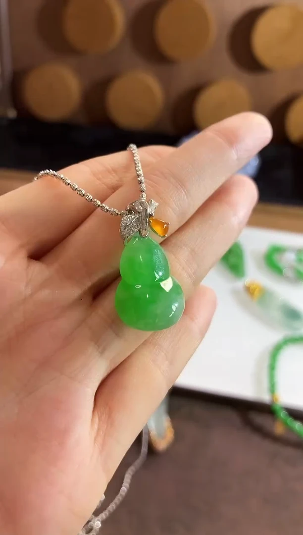 吊坠(不含链)18K金镶嵌翡翠吊坠