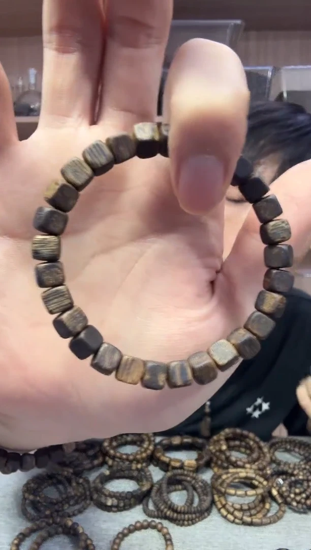 沉香碎屑沉香06方珠单圈5克+ 多样性发其一