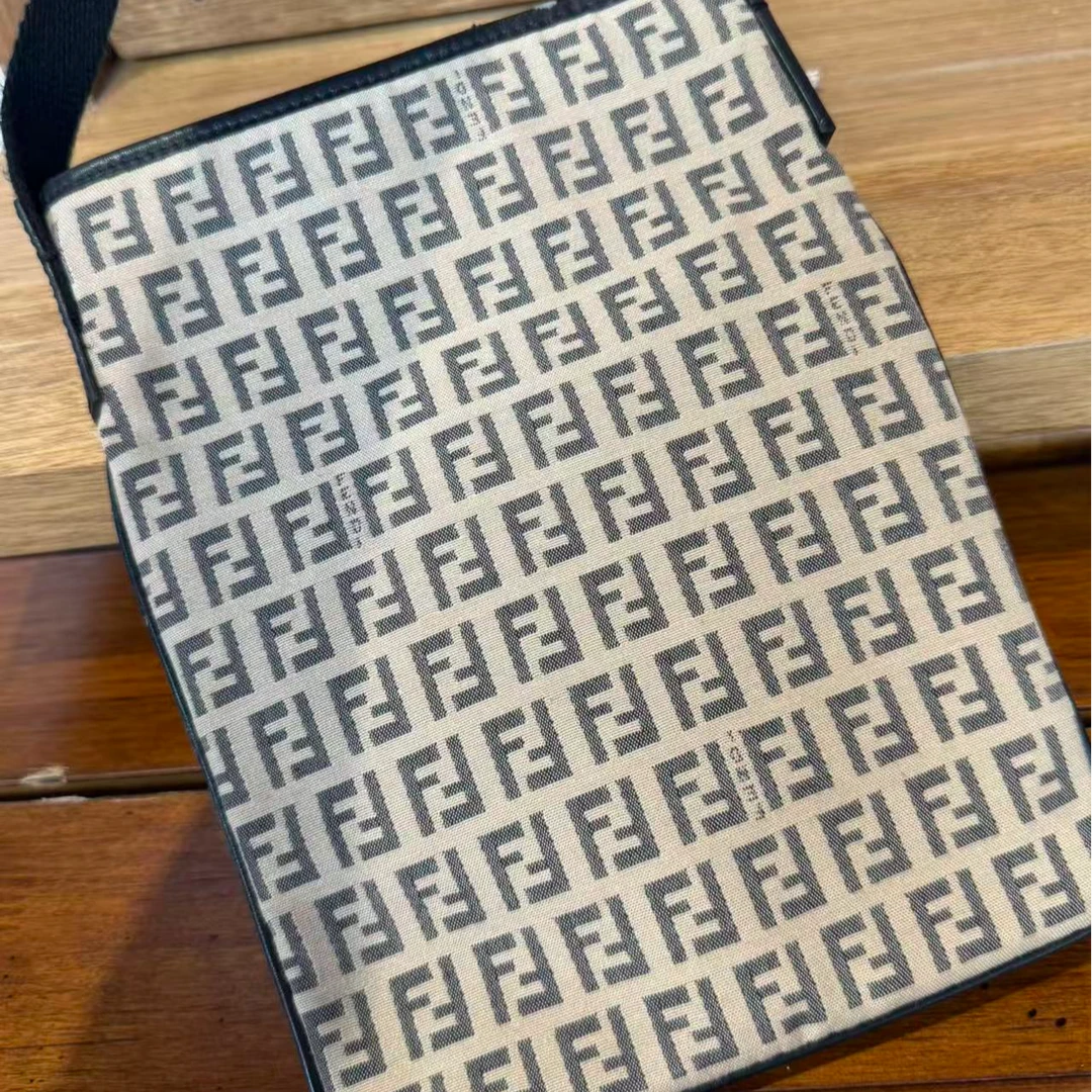 90新 FENDI/芬迪 中古老花单肩包