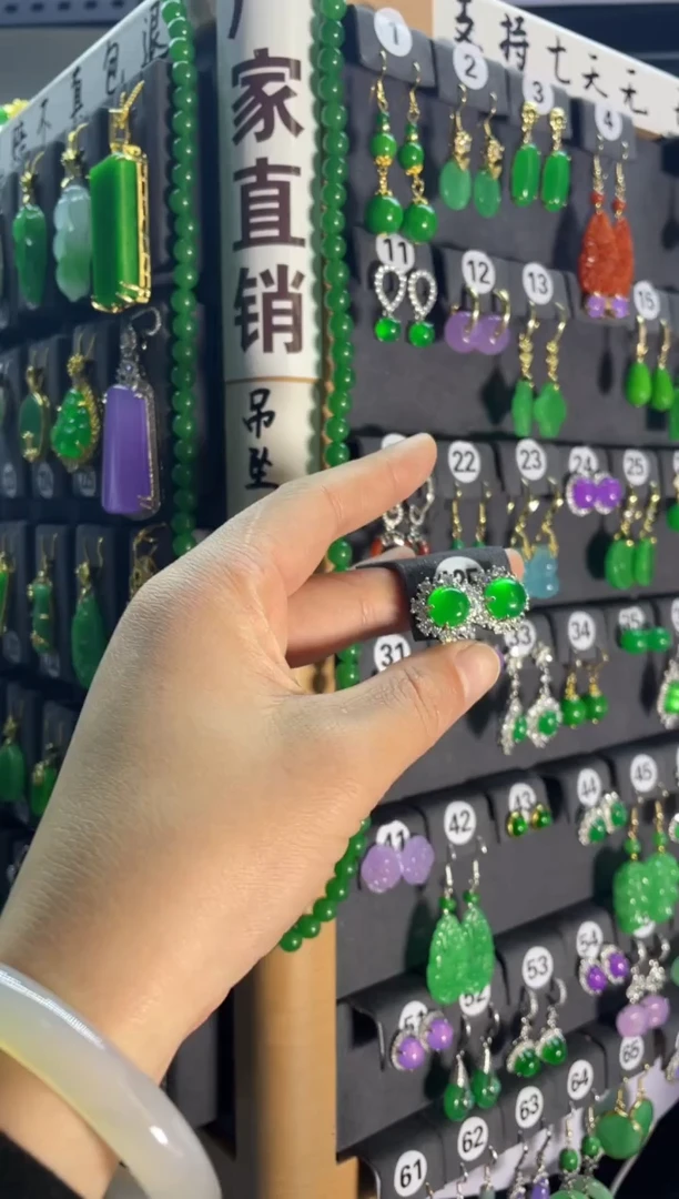 【闪购商品】翡翠颈饰银S925镶嵌35....