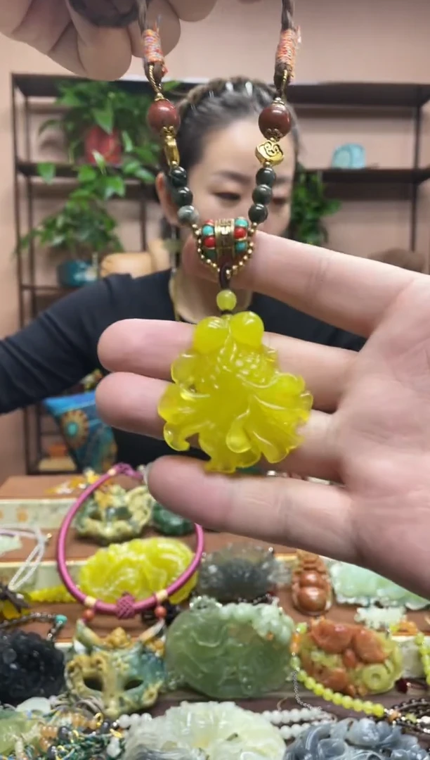未镶嵌岫玉颈饰·5