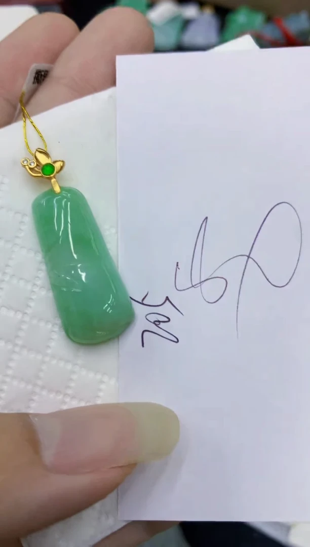 翡翠未镶嵌颈饰1111111111111