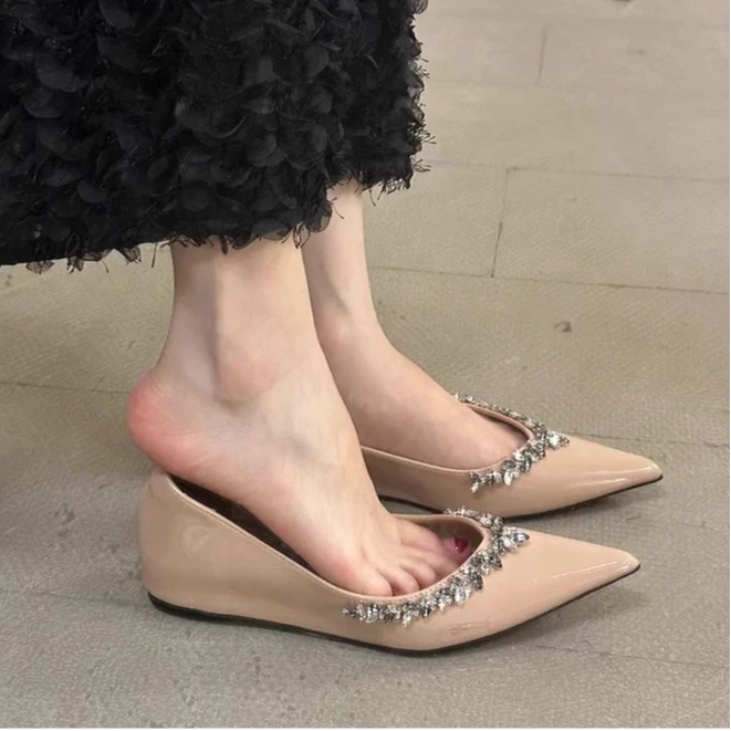 法式气质水钻裸色单鞋女鞋子2025新款夏温柔百搭内增高尖头平底鞋