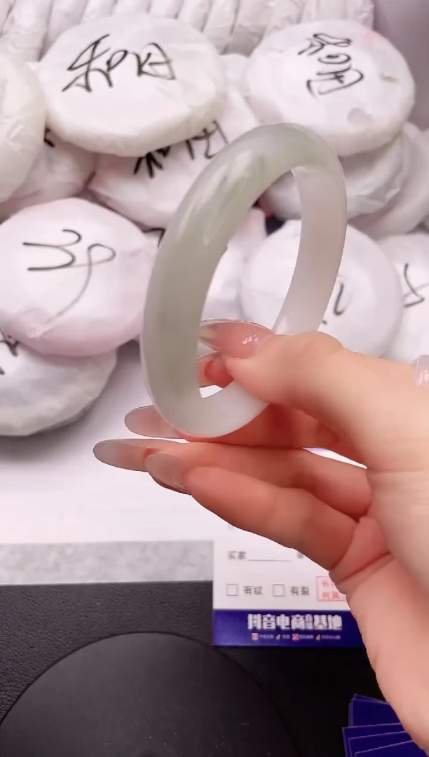 【闪购商品】石英质玉手镯未镶嵌20K227-56