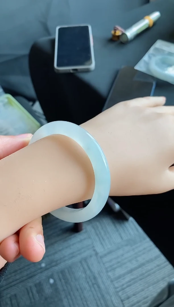 【闪购商品】翡翠手镯未镶嵌39号53.9*8.7*8.3正圈