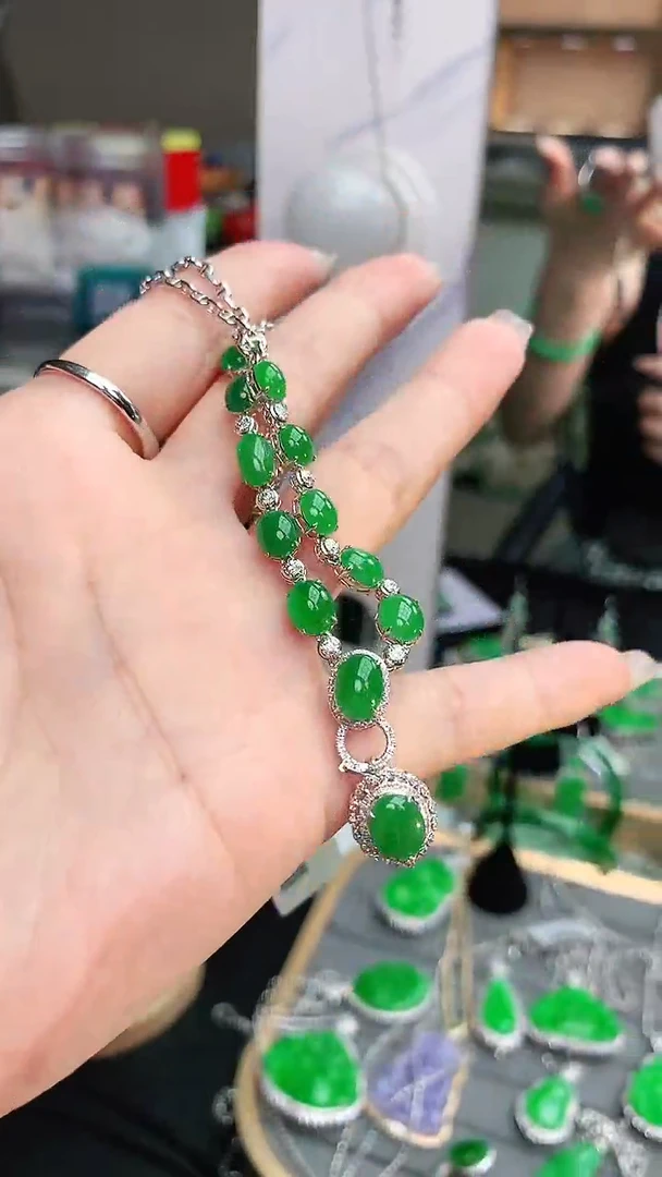 项链18K金镶嵌翡翠天然缅甸翡翠a货