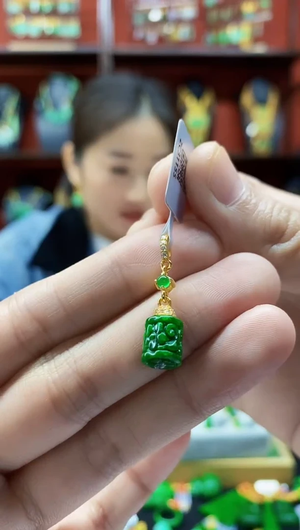 颈饰未镶嵌翡翠吊坠