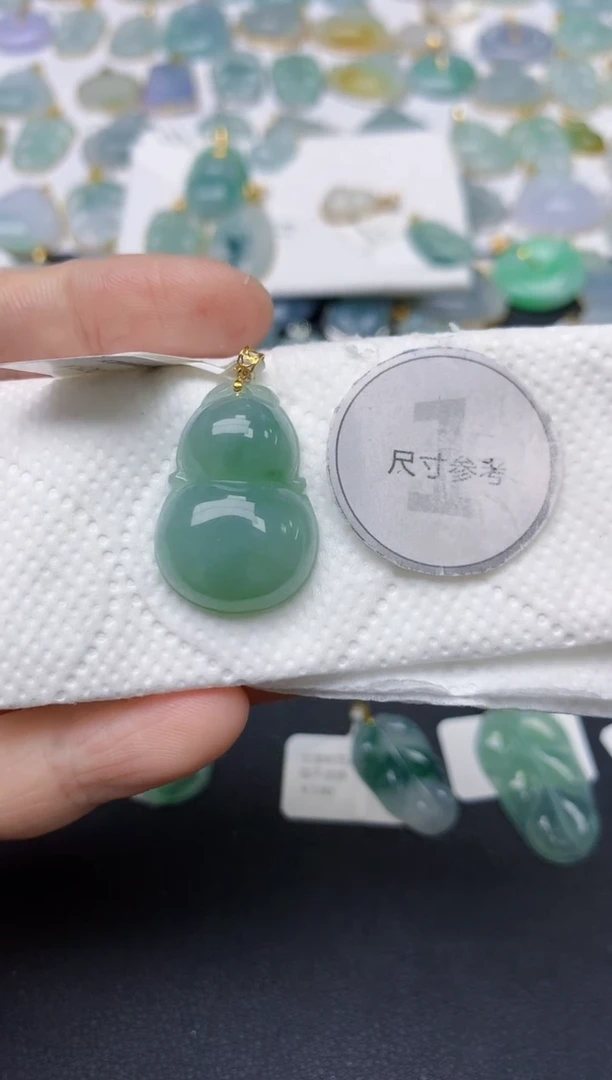 翡翠18K金镶嵌颈饰天然缅甸A货翡翠