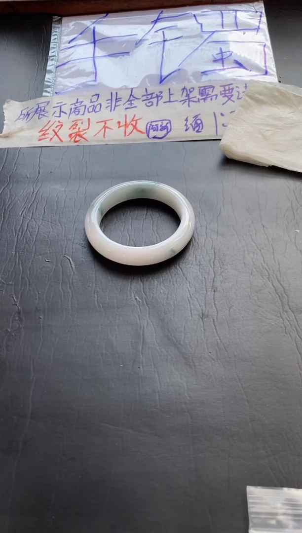 定制翡翠未镶嵌毛货需要精细抛光