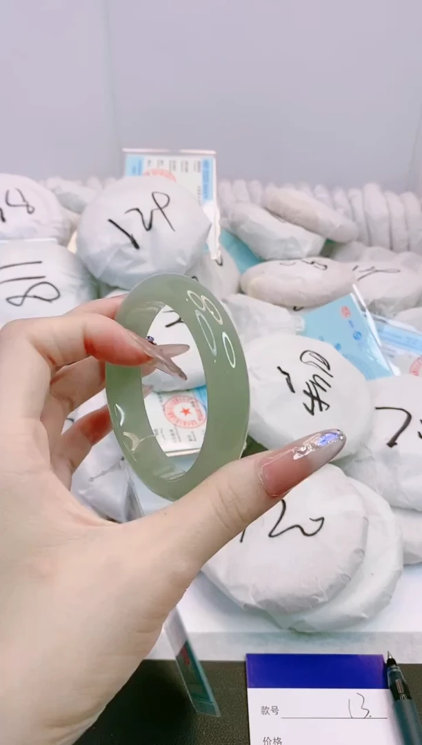 石英质玉手镯未镶嵌10X13-56