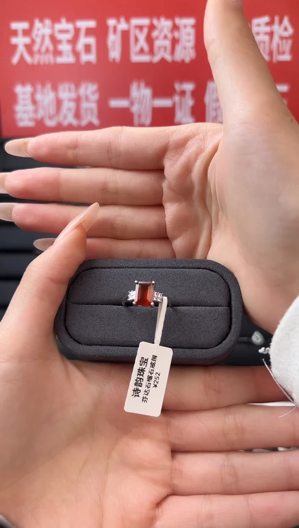 银S925镶嵌戒指石榴石戒指