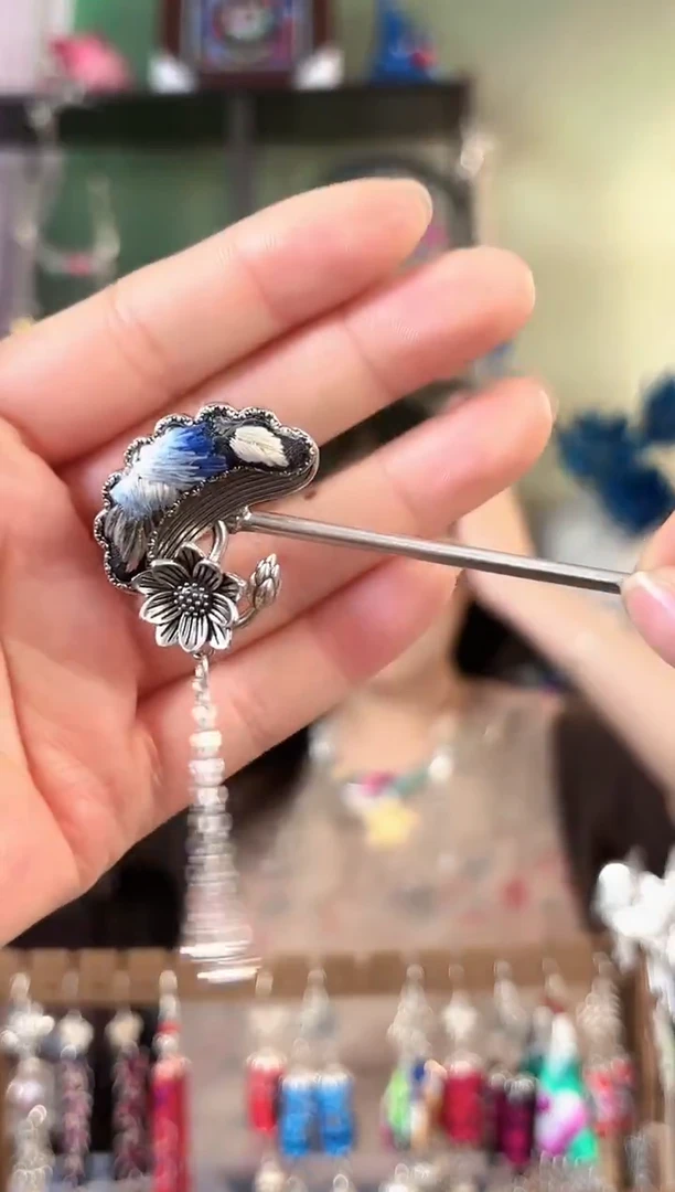 彩云南阁非遗老绣苗银饰品197