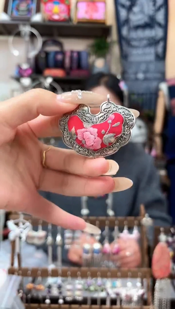 织绣民族风非遗老绣苗银饰品240