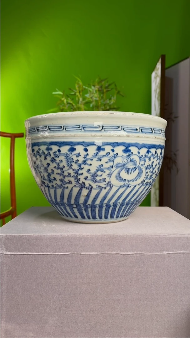 【闪购商品】摆件瓷青花缠枝莲卷缸