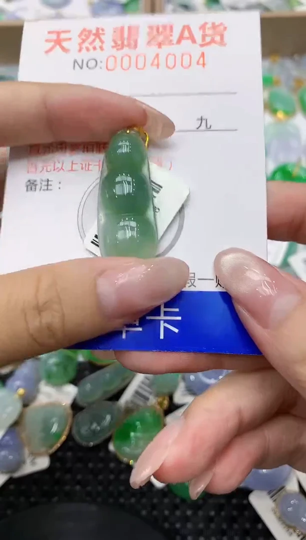 翡翠18K金镶嵌颈饰111111111